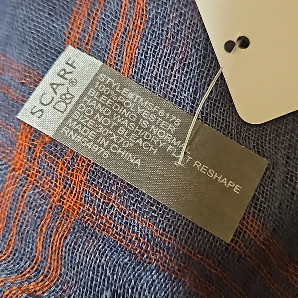 David and Young 🆕️ Men's Plaid Scarf OS